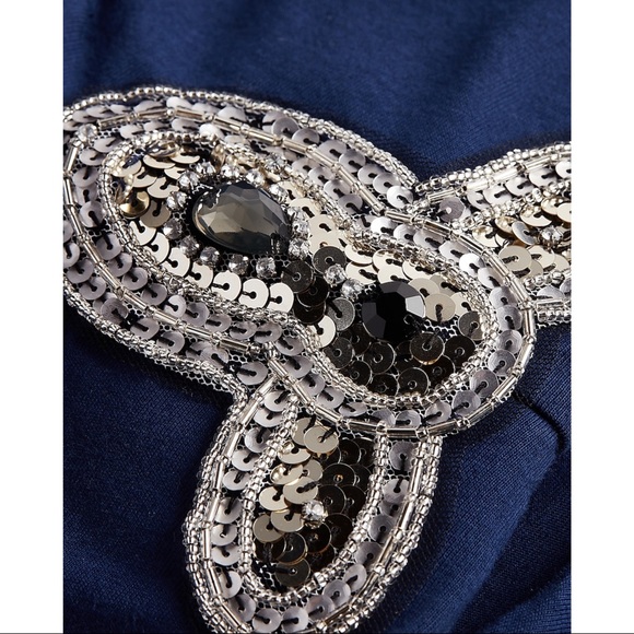 EXPRESS Embellished Padded Shoulder Crew Neck Tee - Picture 3 of 16